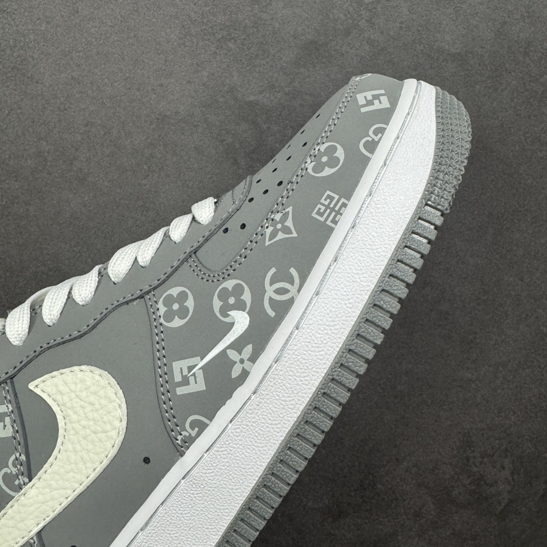图片[5]-【定制版】NIke Air Force 1 \’07 Low LV联名–灰白印花 空军一号低帮 运动鞋 休闲鞋 高级夜光效果 折边针车 工艺难度大 原楦头原纸板 高端定制鞋盒 原厂鞋底 超高清洁度 细节完美 货号：NH0601-575 尺码：36 36.5 37.5 38 38.5 39 40 40.5 41 42 42.5 43 44 44.5 45 编码：HXSB310320-选品中心