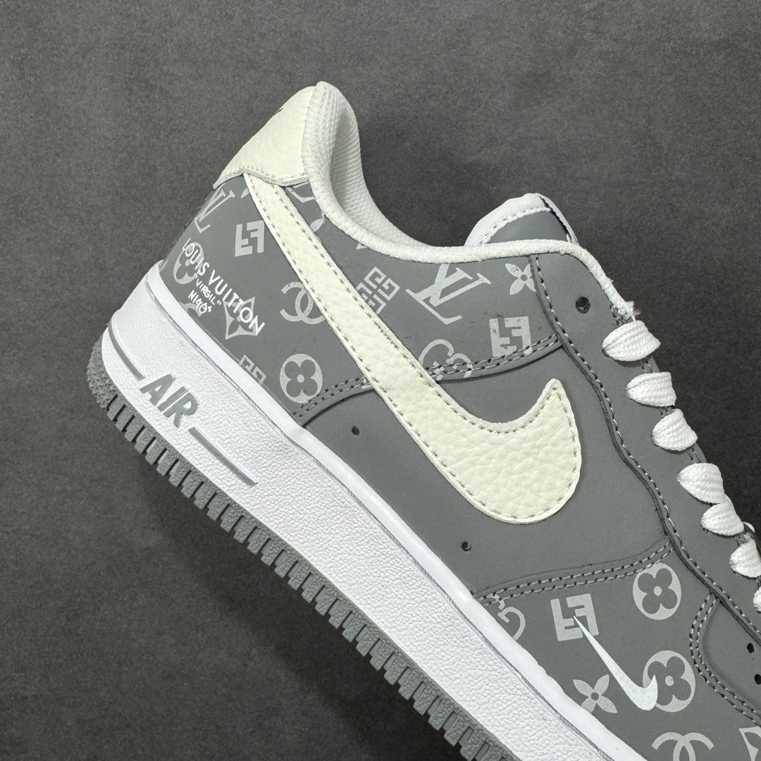 图片[6]-【定制版】NIke Air Force 1 \’07 Low LV联名–灰白印花 空军一号低帮 运动鞋 休闲鞋 高级夜光效果 折边针车 工艺难度大 原楦头原纸板 高端定制鞋盒 原厂鞋底 超高清洁度 细节完美 货号：NH0601-575 尺码：36 36.5 37.5 38 38.5 39 40 40.5 41 42 42.5 43 44 44.5 45 编码：HXSB310320-选品中心