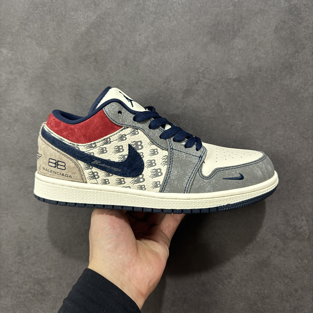 【定制版】高端定制Air Jordan 1 Low AJ1 乔1 “巴黎世家联名—灰红蓝猪八”高端定制 低帮复古篮球鞋 #定制鞋盒 大厂纯原品质出货 超高清洁度 皮料切割干净无任何毛边 细节完美 货号:QD1988-008 尺码:36 36.5 37.5 38 38.5 39 40 40.5 41 42 42.5 43 44 44.5 45 编码:HXSB330340-选品中心