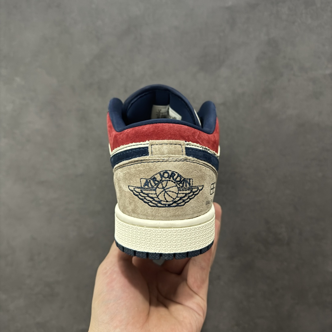 图片[4]-【定制版】高端定制Air Jordan 1 Low AJ1 乔1 “巴黎世家联名—灰红蓝猪八”高端定制 低帮复古篮球鞋 #定制鞋盒 大厂纯原品质出货 超高清洁度 皮料切割干净无任何毛边 细节完美 货号：QD1988-008 尺码：36 36.5 37.5 38 38.5 39 40 40.5 41 42 42.5 43 44 44.5 45 编码：HXSB330340-选品中心