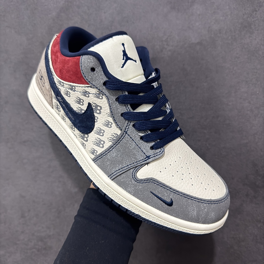 图片[3]-【定制版】高端定制Air Jordan 1 Low AJ1 乔1 “巴黎世家联名—灰红蓝猪八”高端定制 低帮复古篮球鞋 #定制鞋盒 大厂纯原品质出货 超高清洁度 皮料切割干净无任何毛边 细节完美 货号：QD1988-008 尺码：36 36.5 37.5 38 38.5 39 40 40.5 41 42 42.5 43 44 44.5 45 编码：HXSB330340-选品中心