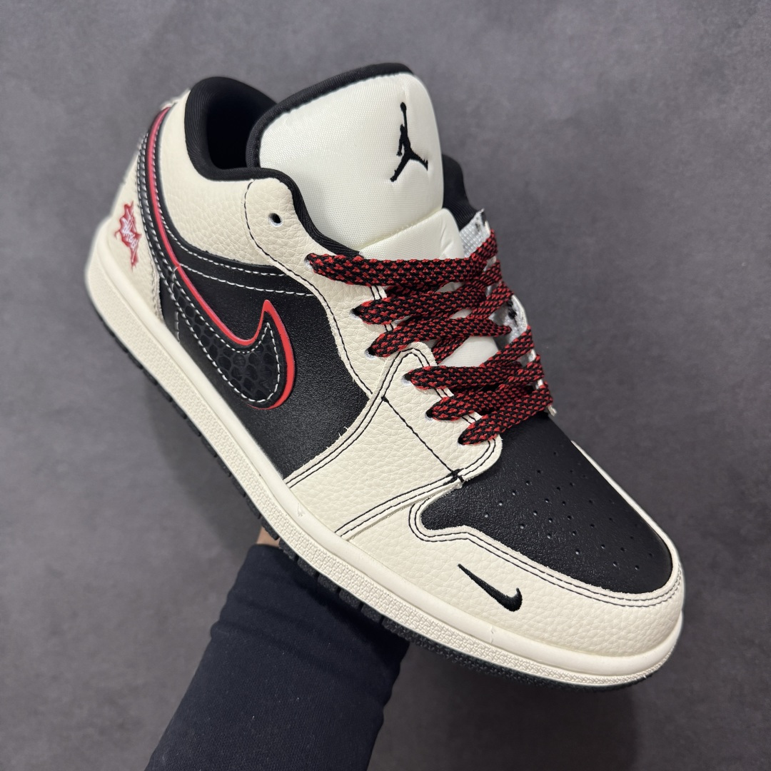 图片[3]-【定制版】Nike Jordan Air Jordan 1“斯图西联名——米白黑红勾” 高端定制 低帮 复古 减震 防滑 耐磨 篮球鞋 定制鞋盒 大厂纯原品质出货 超高清洁度 皮料切割干净无任何毛边 细节完美 货号：QG1988-013 尺码：36 36.5 37.5 38 38.5 39 40 40.5 41 42 42.5 43 44 44.5 45 编码：HXSB330340-选品中心