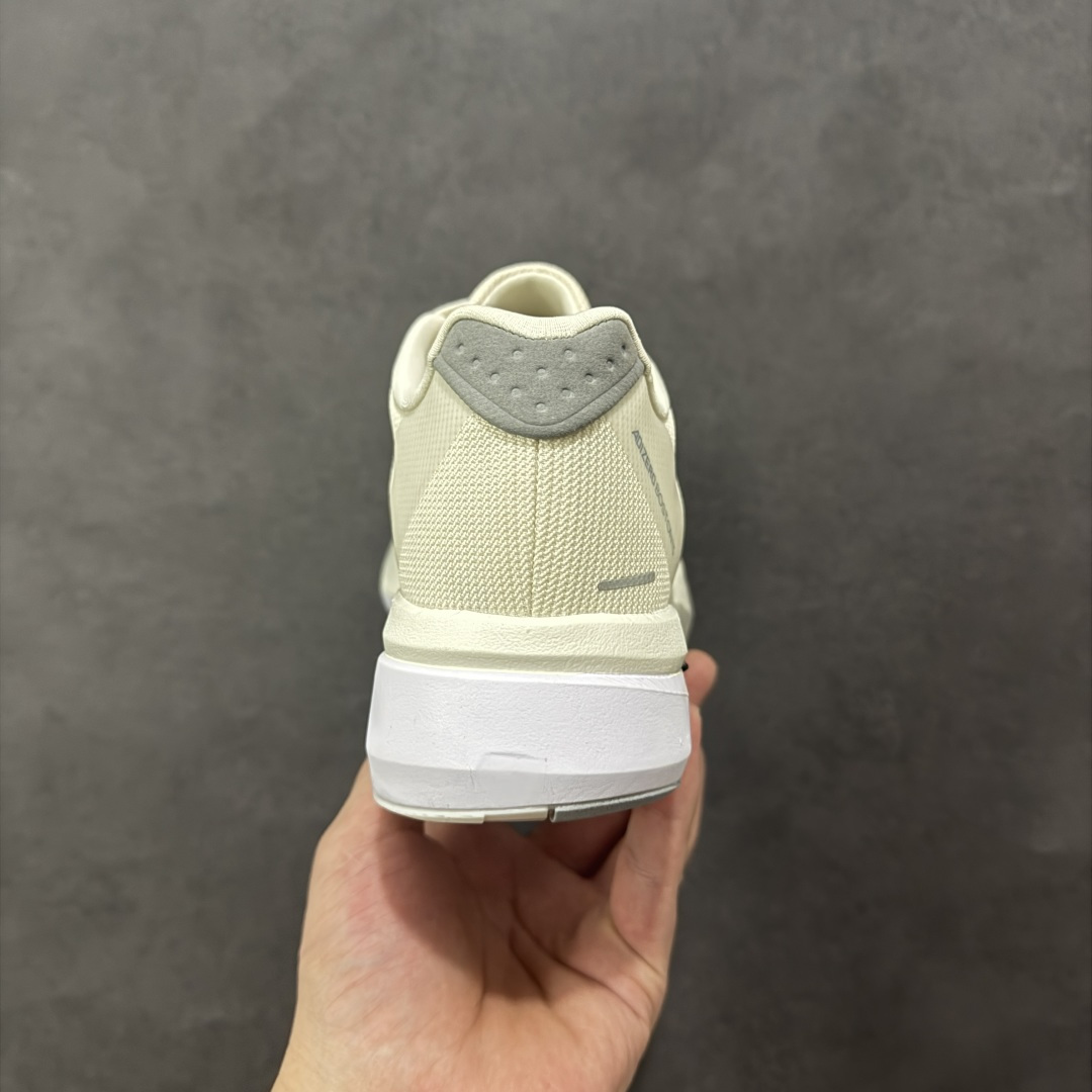 图片[4]-【真碳版本】Ad Adizero Boston 13 M阿迪马拉松系列超轻防滑训练跑步运动鞋 JS4947 市场目前独家使用真碳柱 组合底版本 区别市场涂漆假碳一体大底货 这双跑鞋在保留了前一代的核心科技的基础上，做了一些调整和优化，让跑鞋的脚感更加柔软、回弹和舒适。同时，它也回归了 BOSTON 系列原本的精神，提供了一双适合各种训练和速度的性能跑鞋。 尺码：36 36.5 37 38 38.5 39 40 40.5 41 42 42.5 43 44 44.5 45-选品中心