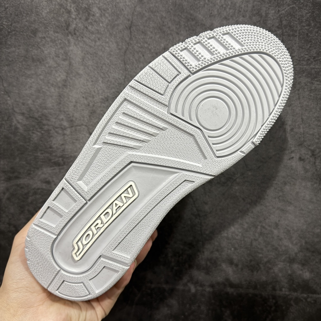 图片[9]-【黑金纯原版】Air Jordan Courtside 23 AJ23 乔23 简版中帮复古休闲运动文化篮球鞋 HQ1192-101 原装级别重装出货 正确鞋舌立体高频 原厂数据独家私磨 原厂纸板开发操作 原盒原包装 每双鞋都来自于原鞋开发对色卡，妥妥的放心 采用头层皮皮革以及轻便牛巴皮革 市场最好版本 尺码：36 36.5 37.5 38 38.5 39 40 40.5 41 42 42.5 43 44 44.5 45 46-选品中心