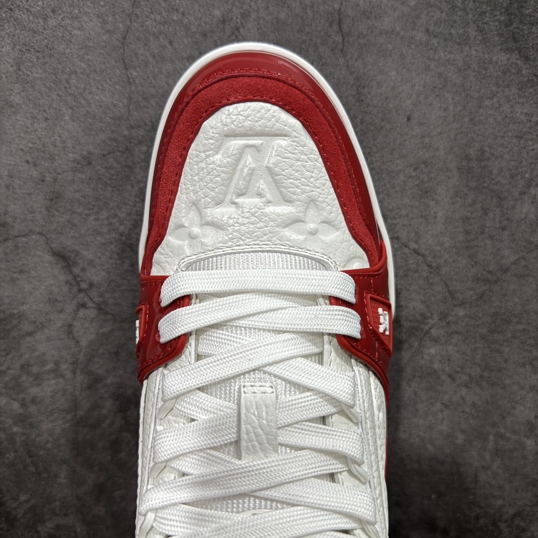 图片[5]-【专柜版/海淘代购版】 现货当天可取 LV Trainer系列高奢运动鞋 黑红漆皮 新款芯片顶级 潮人必备单品 同步ZP官网空胶工艺 鞋舌、挂饰均镶嵌NFC芯片感应装置 正确胶片断点式设计 中底正确还原原版油印字母比例 1：1原楦格板、楦头、刀磨全新升级！ 独家订制顶级压纹麂皮 原版开模TPU大底 质感原版一致 垫脚聚米微料加透气英伦网布 披靡市场任何版本！细节完美呈现！ 代购指定版本 全新升级最新双盒包装 扫码秒进官网！ 全套包装配件同比原版 尺码： 38-46-选品中心