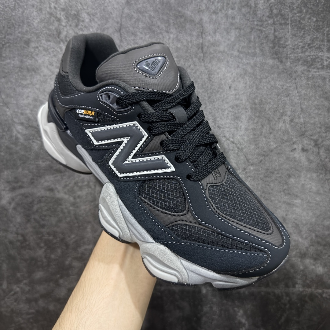 图片[3]-【纯原版】 New Balance NB9060 联名款 复古休闲运动慢跑鞋 灰色 U9060ORA 全套原楦原纸板原厂数据开发 进口三明治网面 原装进口翻毛皮料正确绒感卡色 正确中底拉帮中底网布细节 原厂标裁 带紫光防伪 定制后跟透明水晶模块 冲裁组合 大底贴合程度胶水上色把控完美 整洁度挑战全网艺术家 多道序QC把关品质完善 匠心打造 耗时两个月开发完成 工艺极其复杂难度可想而知 新开独立私模大底 全网唯一正确六层组合大底 高端零售专供产物 尺码：36 37 37.5 38 38.5 39 40 40.5 41 42 42.5 43 44 45 46.5-选品中心