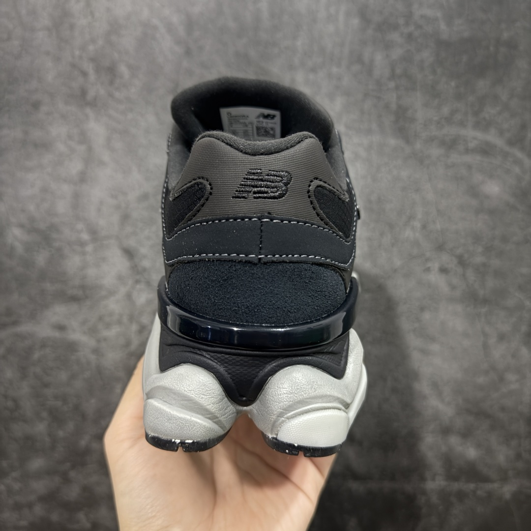 图片[4]-【纯原版】 New Balance NB9060 联名款 复古休闲运动慢跑鞋 灰色 U9060ORA 全套原楦原纸板原厂数据开发 进口三明治网面 原装进口翻毛皮料正确绒感卡色 正确中底拉帮中底网布细节 原厂标裁 带紫光防伪 定制后跟透明水晶模块 冲裁组合 大底贴合程度胶水上色把控完美 整洁度挑战全网艺术家 多道序QC把关品质完善 匠心打造 耗时两个月开发完成 工艺极其复杂难度可想而知 新开独立私模大底 全网唯一正确六层组合大底 高端零售专供产物 尺码：36 37 37.5 38 38.5 39 40 40.5 41 42 42.5 43 44 45 46.5-选品中心