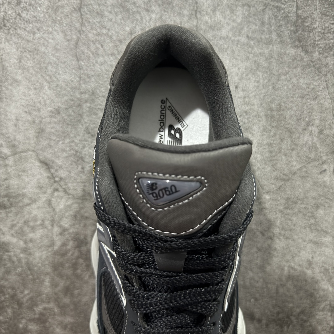 图片[8]-【纯原版】 New Balance NB9060 联名款 复古休闲运动慢跑鞋 灰色 U9060ORA 全套原楦原纸板原厂数据开发 进口三明治网面 原装进口翻毛皮料正确绒感卡色 正确中底拉帮中底网布细节 原厂标裁 带紫光防伪 定制后跟透明水晶模块 冲裁组合 大底贴合程度胶水上色把控完美 整洁度挑战全网艺术家 多道序QC把关品质完善 匠心打造 耗时两个月开发完成 工艺极其复杂难度可想而知 新开独立私模大底 全网唯一正确六层组合大底 高端零售专供产物 尺码：36 37 37.5 38 38.5 39 40 40.5 41 42 42.5 43 44 45 46.5-选品中心