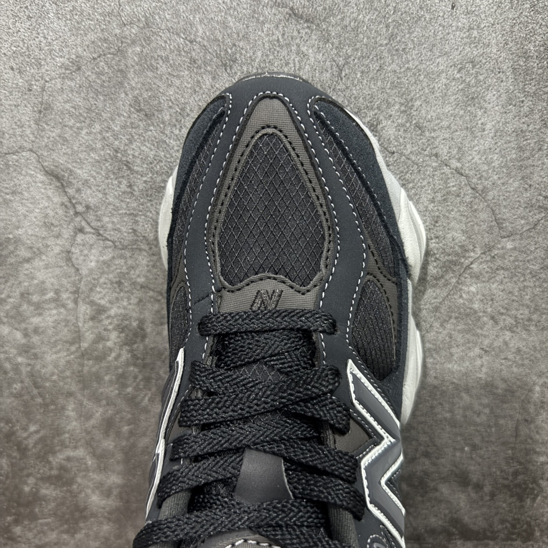 图片[5]-【纯原版】 New Balance NB9060 联名款 复古休闲运动慢跑鞋 灰色 U9060ORA 全套原楦原纸板原厂数据开发 进口三明治网面 原装进口翻毛皮料正确绒感卡色 正确中底拉帮中底网布细节 原厂标裁 带紫光防伪 定制后跟透明水晶模块 冲裁组合 大底贴合程度胶水上色把控完美 整洁度挑战全网艺术家 多道序QC把关品质完善 匠心打造 耗时两个月开发完成 工艺极其复杂难度可想而知 新开独立私模大底 全网唯一正确六层组合大底 高端零售专供产物 尺码：36 37 37.5 38 38.5 39 40 40.5 41 42 42.5 43 44 45 46.5-选品中心