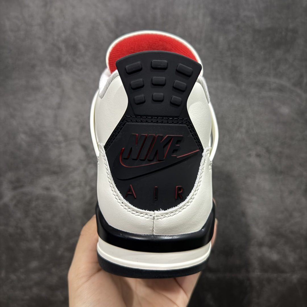 图片[4]-【GX纯原】Air Jordan AJ4 “Flight Club”Sail/Black-University Red 飞行俱乐部 IM4002-100 全新批次 重点区分市面 唯一正确细节 后跟饰片中心位置有合模线 超弹硅胶材质 内层不织布补强 补强为硅胶提供更强耐久性 避免断裂 圈内最强四代 独家外贸特供尺码含 45.5 49.5 50.5 耗时半年巨作 全套原纸板楦头开发 原厂特供皮料加持 确保原汁原味 完美呈现四代版型 一比一鞋头弧度高度鞋身弧度 数据细节工艺流程均保持原鞋一致 原厂TPU网格鞋带扣 正确内里网布 菱角分明不变形无多余毛边 柔软性质感一致于原鞋 市场唯一原厂鞋扣模具 背面可见隐藏注塑口 原厂织唛标 原厂飞人电绣工艺 尾指中部跳三针 独家绑鞋带手法 印刷中底布 四线拉帮 米色美纹纸贴合固定 进口港宝加持 后跟自然饱满 全鞋荧光划线卡点 追求极致完美 每一双都是工艺品 多重QC质检 超越公司货的品控标准 实实在在的免检产品 尺码：40 40.5 41 42 42.5 43 44 44.5 45 45.5 46 47.5 48.5 49.5 50.5-选品中心