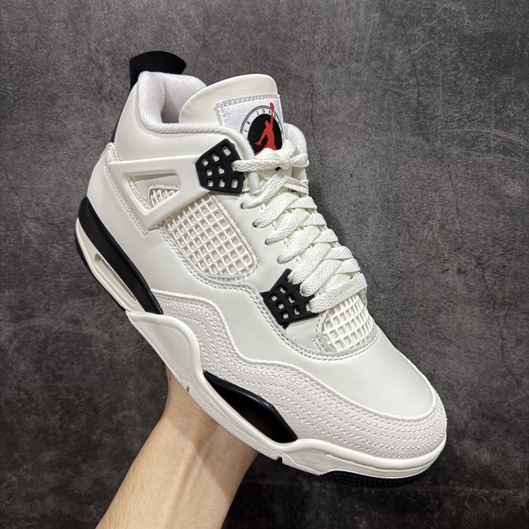 图片[3]-【GX纯原】Air Jordan AJ4 “Flight Club”Sail/Black-University Red 飞行俱乐部 IM4002-100 全新批次 重点区分市面 唯一正确细节 后跟饰片中心位置有合模线 超弹硅胶材质 内层不织布补强 补强为硅胶提供更强耐久性 避免断裂 圈内最强四代 独家外贸特供尺码含 45.5 49.5 50.5 耗时半年巨作 全套原纸板楦头开发 原厂特供皮料加持 确保原汁原味 完美呈现四代版型 一比一鞋头弧度高度鞋身弧度 数据细节工艺流程均保持原鞋一致 原厂TPU网格鞋带扣 正确内里网布 菱角分明不变形无多余毛边 柔软性质感一致于原鞋 市场唯一原厂鞋扣模具 背面可见隐藏注塑口 原厂织唛标 原厂飞人电绣工艺 尾指中部跳三针 独家绑鞋带手法 印刷中底布 四线拉帮 米色美纹纸贴合固定 进口港宝加持 后跟自然饱满 全鞋荧光划线卡点 追求极致完美 每一双都是工艺品 多重QC质检 超越公司货的品控标准 实实在在的免检产品 尺码：40 40.5 41 42 42.5 43 44 44.5 45 45.5 46 47.5 48.5 49.5 50.5-选品中心