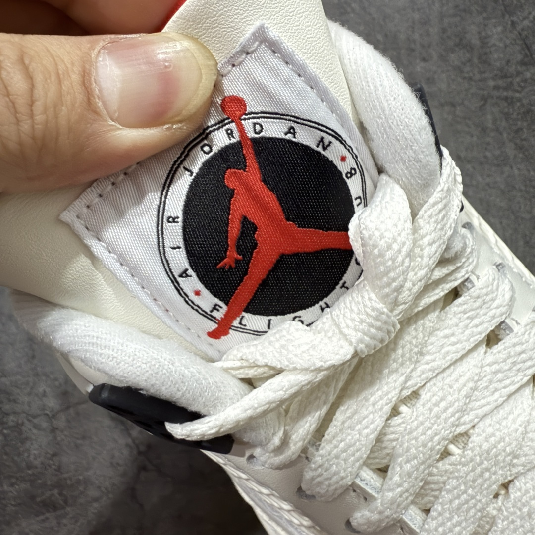 图片[6]-【GX纯原】Air Jordan AJ4 “Flight Club”Sail/Black-University Red 飞行俱乐部 IM4002-100 全新批次 重点区分市面 唯一正确细节 后跟饰片中心位置有合模线 超弹硅胶材质 内层不织布补强 补强为硅胶提供更强耐久性 避免断裂 圈内最强四代 独家外贸特供尺码含 45.5 49.5 50.5 耗时半年巨作 全套原纸板楦头开发 原厂特供皮料加持 确保原汁原味 完美呈现四代版型 一比一鞋头弧度高度鞋身弧度 数据细节工艺流程均保持原鞋一致 原厂TPU网格鞋带扣 正确内里网布 菱角分明不变形无多余毛边 柔软性质感一致于原鞋 市场唯一原厂鞋扣模具 背面可见隐藏注塑口 原厂织唛标 原厂飞人电绣工艺 尾指中部跳三针 独家绑鞋带手法 印刷中底布 四线拉帮 米色美纹纸贴合固定 进口港宝加持 后跟自然饱满 全鞋荧光划线卡点 追求极致完美 每一双都是工艺品 多重QC质检 超越公司货的品控标准 实实在在的免检产品 尺码：40 40.5 41 42 42.5 43 44 44.5 45 45.5 46 47.5 48.5 49.5 50.5-选品中心