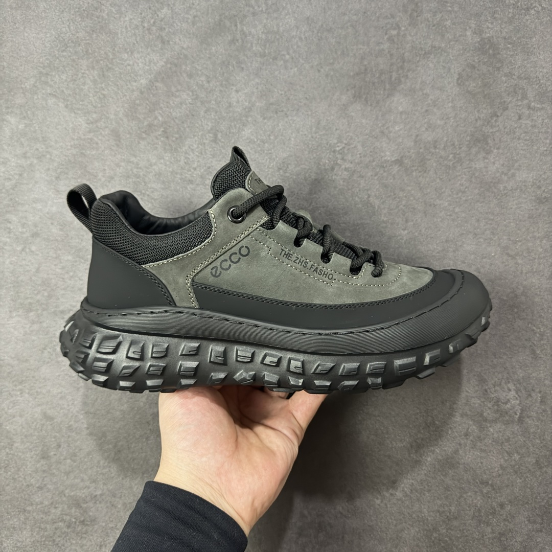 【广东纯原】ECCO爱步男款新款运动登山鞋 轻盈减震牛皮耐磨户外跑鞋 越野系列 甄选优质牛皮革搭配纺织衬里 防污透气，户外无忧 无惧旷野 提供出色的能量回弹和缓震支撑 长距离不累脚 驰骋百公里 直接注塑工艺连接鞋面与鞋底 一体成型，合脚稳固 贴合舒适 预防前冲 橡胶外底多地形适应，抓地耐磨 为每一次徒步提供稳定支撑 动态平衡 无惧陡坡 简约设计 穿型入野 尺码：38 39 40 41 42 43（皮鞋码） 编码：TLB350360-选品中心