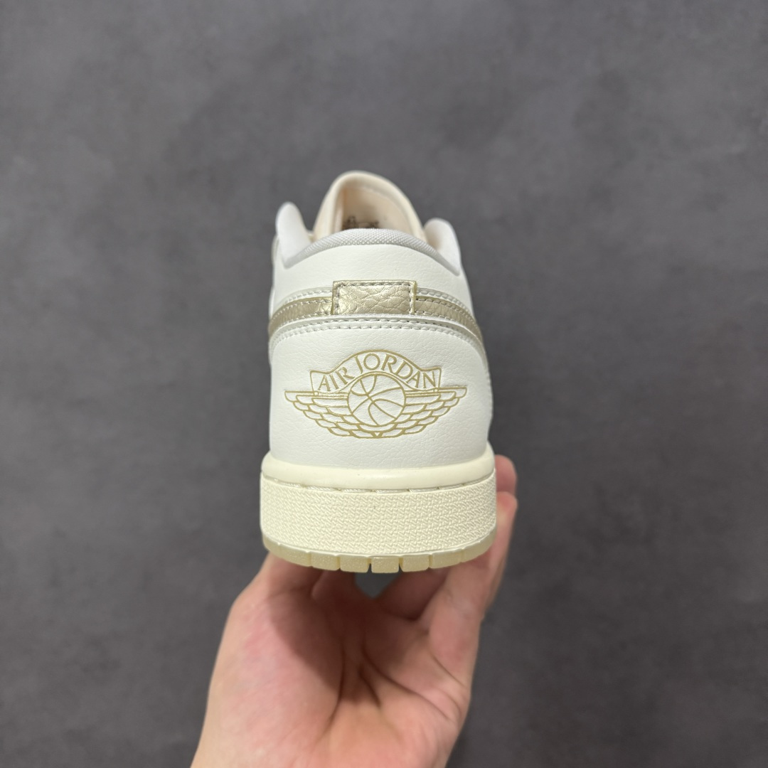 图片[4]-【K版纯原】Air Jordan AJ1 Low 低帮 HV5157-100 全新流水线出品 市场第二梯队最强版 全部原鞋开发 原楦原纸板开发 全鞋电脑针车 原厂内置全掌气垫 原盒内在原标 唯一Zp原版鞋带绑法 免检产品 全新2022版型 全头层皮料 完美零毛边处理 原厂配置全掌气垫 价格定位良心 新配色陆续出货 尺码：36-46-选品中心