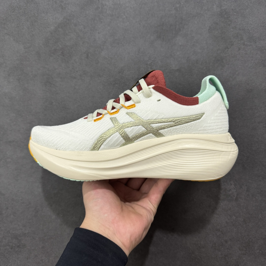 图片[2]-【公司级】Asics GEL-NIMBUS 27 复古休闲运动鞋 ASICS(亚瑟士） 是日本实业家鬼冢喜八郎创立的跑鞋运动品牌，名宇想法源自著名的拉丁谚语“AnimaSana In Corpore Sano”，意为“健全的精神寓于强健的体魄”。正如其名字的含义，ASICS亚瑟士一直坚信保持身体的健康与活力是打造健康快乐的生活方式的最佳途径。亚瑟士的跑鞋、篮球鞋等系列集专业与美貌于一身，拥有极高的热度 尺码：36 37 37.5 38 39 39.5 40 40.5 41.5 42 42.5 43.5 44 45 编码：AMB250260-选品中心