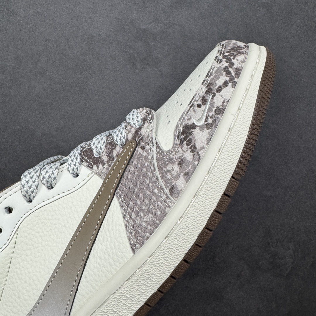 图片[5]-【定制版】Travis Scott x Fragment Design x Jordan Air Jordan 1 Low OG SP “LV联名——棕蟒纹” 多方联名合作融合了Travi翻毛蓝勾s Scott 独特的音乐风格，藤原浩个性的设计风格以及Jordan品牌的经典元素 使其成为一双具有独特身份和价值的鞋子 清新而立体的外观加上联名标识更突出了其独特身份 这种配色方案显示出活力和时尚感 在视觉上引人注目 鞋身的质感和细腻的细节处理使其显得高端而格调十足 这款“倒钩”联名是设计与创意完美结合 融合多方的个性风格是一款备受瞩目的潮流鞋款 低帮休闲板鞋 定制鞋盒 大厂纯原品质出货 超高清洁度 皮料切割干净无任何毛边 细节完美 货号： XS7089-618 尺码： 36 36.5 37.5 38 38.5 39 40 40.5 41 42 42.5 43 44 44.5 45-选品中心