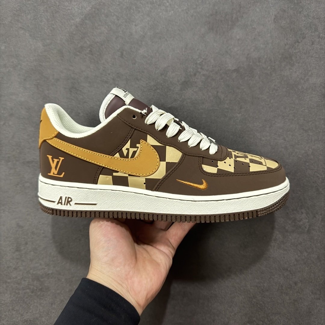 【定制版】NIke Air Force 1 \’07 Low LV联名–咖棕焦糖 空军一号低帮 运动鞋 休闲鞋 折边针车 工艺难度大 原楦头原纸板 高端定制鞋盒 原厂鞋底 超高清洁度 细节完美 货号:NH0601-576 尺码:36 36.5 37.5 38 38.5 39 40 40.5 41 42 42.5 43 44 44.5 45 编码:HXSB310320-选品中心