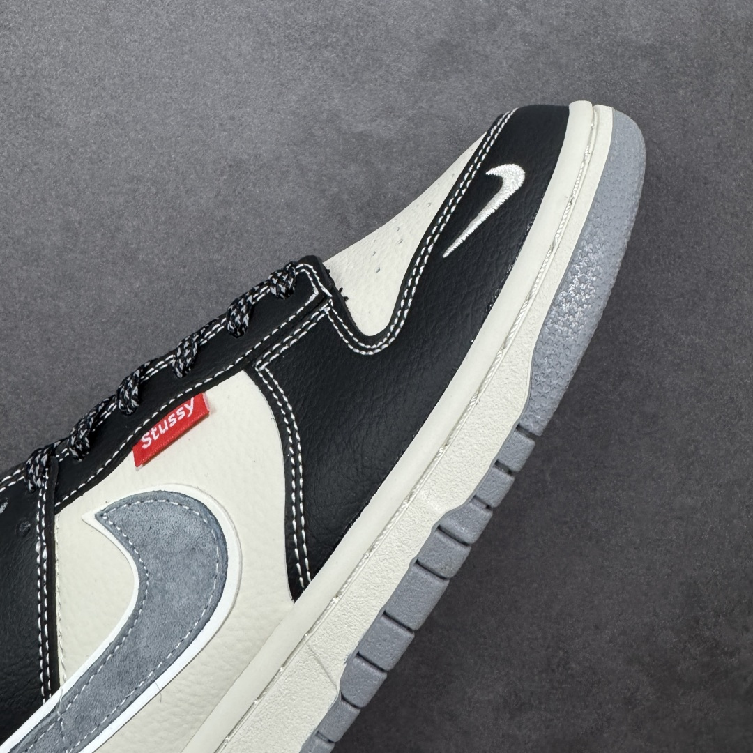 图片[5]-【定制版】Nike SB Dunk Low“ 斯图西联名—黑白熊猫” 周年高端定制 低帮休闲板鞋 定制鞋盒 大厂纯原品质出货 超高清洁度 皮料切割干净无任何毛边 细节完美 货号：DN3168-003 尺码：36 36.5 37.5 38 38.5 39 40 40.5 41 42 42.5 43 44 44.5 45 编码：HXSB330340-选品中心