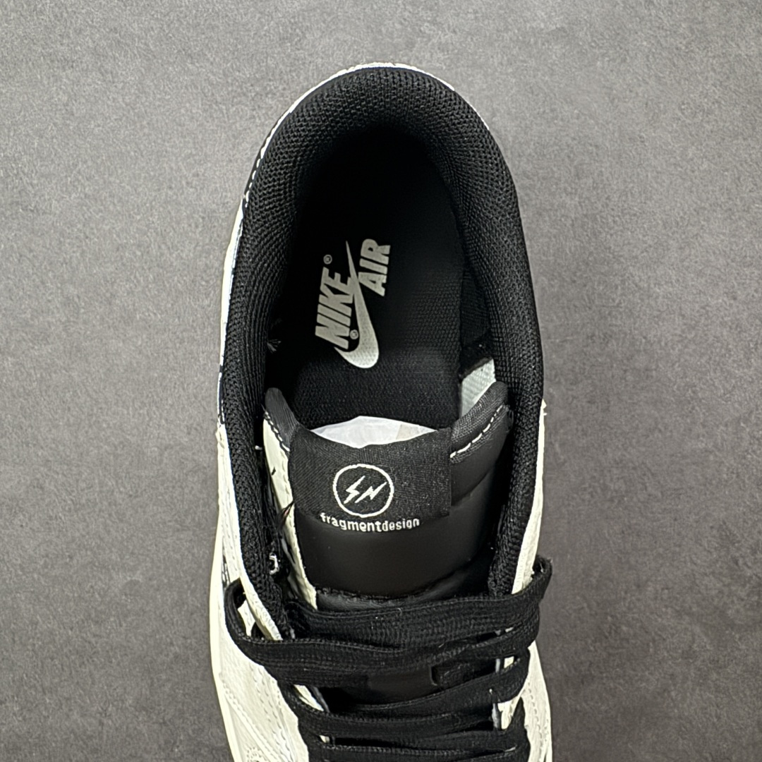 图片[7]-【定制版】Travis Scott x Fragment Design x Jordan Air Jordan 1 Low OG SP “闪电联名——米白黑” 高端定制 倒钩三方联名低帮篮球鞋 #定制鞋盒 大厂纯原品质出货 超高清洁度 皮料切割干净无任何毛边 细节完美 货号：XD0798-311 尺码： 36 36.5 37.5 38 38.5 39 40 40.5 41 42 42.5 43 44 44.5 45-选品中心