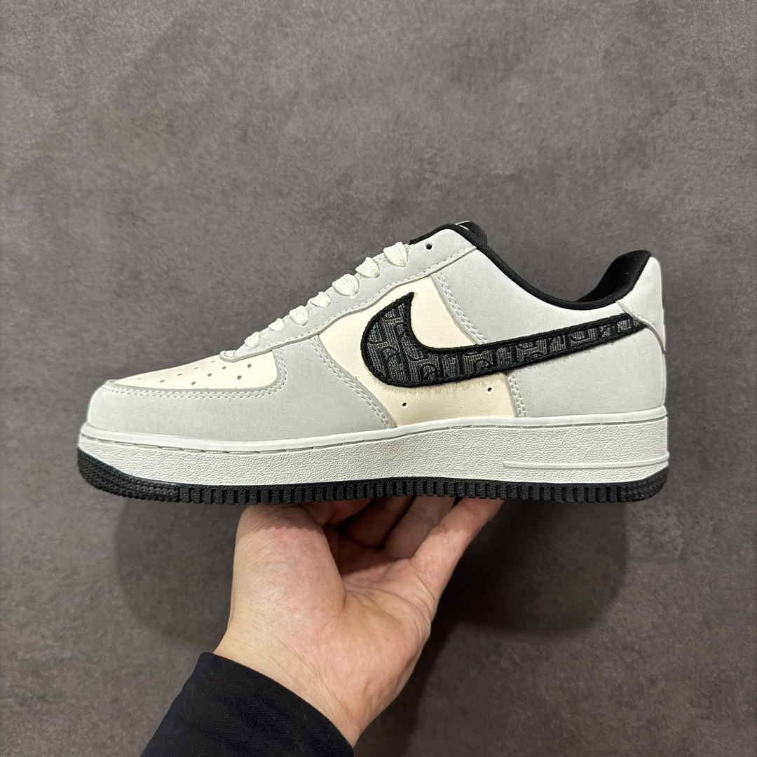 图片[2]-【定制版】Nike Air Force 1 \’07 Low “迪奥联名——花纹米灰黑”空军一号 高端定制 低帮 运动鞋 休闲鞋 折边针车 工艺难度大 原楦头原纸板 原装鞋盒 定制五金配件 内置全掌气垫 原厂鞋底 货号：BK0188-081 尺码：36 36.5 37.5 38 38.5 39 40 40.5 41 42 42.5 43 44 44.5 45 编码：HXSB310320-选品中心