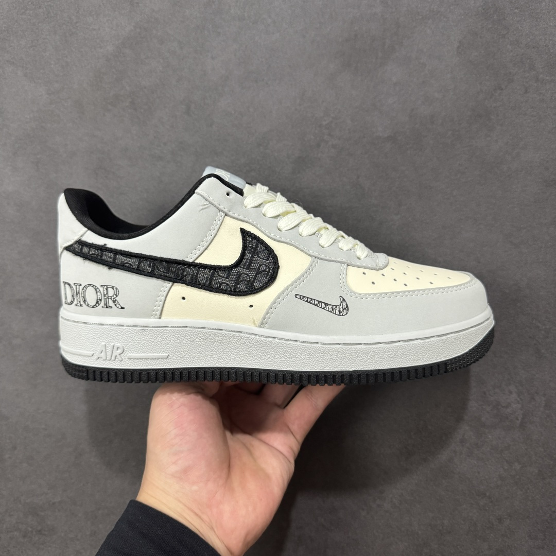 【定制版】Nike Air Force 1 \'07 Low “迪奥联名——花纹米灰黑”空军一号 高端定制 低帮 运动鞋 休闲鞋 折边针车 工艺难度大 原楦头原纸板 原装鞋盒 定制五金配件 内置全掌气垫 原厂鞋底 货号：BK0188-081 尺码：36 36.5 37.5 38 38.5 39 40 40.5 41 42 42.5 43 44 44.5 45 编码：HXSB310320-选品中心