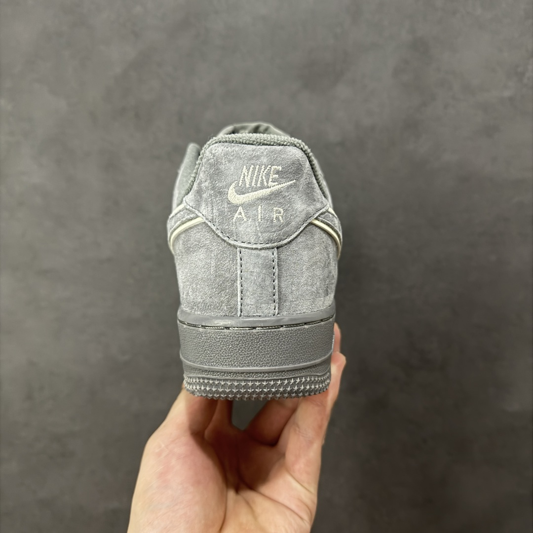 图片[4]-【定制版】Nike Air Force 1 \’07 Low “头层猪八拼接” 空军一号 高端定制 低帮 运动鞋 休闲鞋 折边针车 工艺难度大 原楦头原纸板 原装鞋盒 定制五金配件 内置全掌气垫 原厂鞋底 货号：DY9867-102 尺码：36 36.5 37.5 38 38.5 39 40 40.5 41 42 42.5 43 44 44.5 45 编码：HXSA250260-选品中心