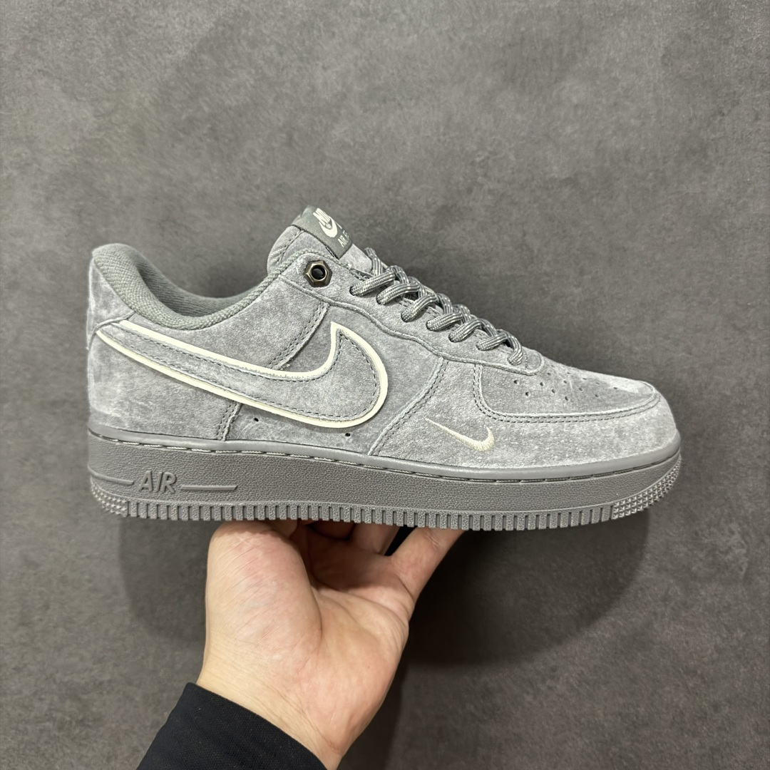 【定制版】Nike Air Force 1 \'07 Low “头层猪八拼接” 空军一号 高端定制 低帮 运动鞋 休闲鞋 折边针车 工艺难度大 原楦头原纸板 原装鞋盒 定制五金配件 内置全掌气垫 原厂鞋底 货号：DY9867-102 尺码：36 36.5 37.5 38 38.5 39 40 40.5 41 42 42.5 43 44 44.5 45 编码：HXSA250260-选品中心