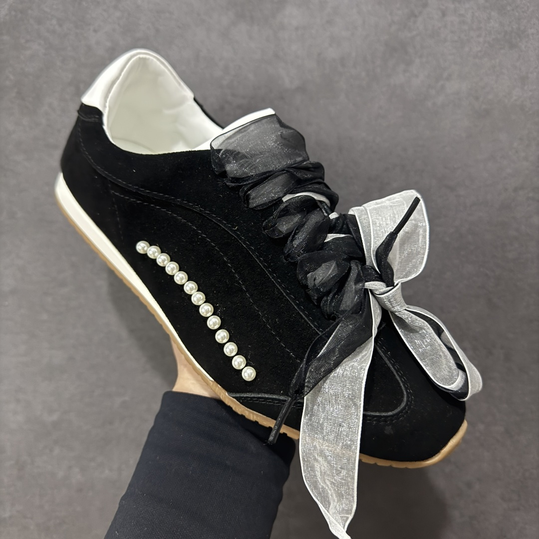 图片[3]-【定制版】alo yoga Sunset 月色舞曲 法式 少女 芭蕾风 生活休闲系带 阿甘鞋 德训鞋 原版开发 舒适百搭 网布减震透气支撑耐磨低帮 市面唯一独家私模打造 正确双层组合大底 ▪️包装：原版全套包装➕定制礼盒 ▪️面料：采用原版进口进口头层牛皮 ▪️内里垫脚：透气网➕定制内增高 ▪️大底： 原版定制防滑橡胶大底 ▪️货号：A0891U-Black(Team80-月色舞曲S-BOX) ▪️尺码：35-40 编码：TLB290300-选品中心