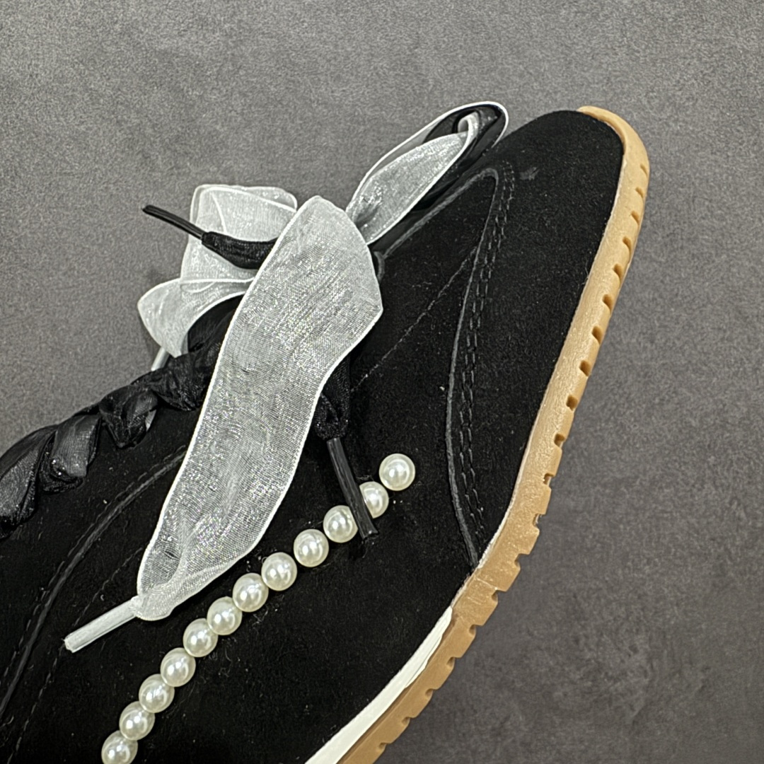 图片[5]-【定制版】alo yoga Sunset 月色舞曲 法式 少女 芭蕾风 生活休闲系带 阿甘鞋 德训鞋 原版开发 舒适百搭 网布减震透气支撑耐磨低帮 市面唯一独家私模打造 正确双层组合大底 ▪️包装：原版全套包装➕定制礼盒 ▪️面料：采用原版进口进口头层牛皮 ▪️内里垫脚：透气网➕定制内增高 ▪️大底： 原版定制防滑橡胶大底 ▪️货号：A0891U-Black(Team80-月色舞曲S-BOX) ▪️尺码：35-40 编码：TLB290300-选品中心