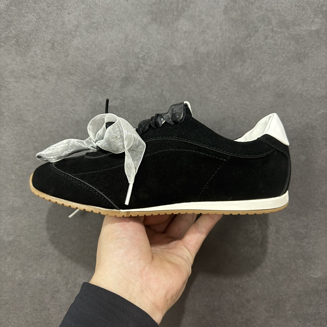 图片[2]-【定制版】alo yoga Sunset 月色舞曲 法式 少女 芭蕾风 生活休闲系带 阿甘鞋 德训鞋 原版开发 舒适百搭 网布减震透气支撑耐磨低帮 市面唯一独家私模打造 正确双层组合大底 ▪️包装：原版全套包装➕定制礼盒 ▪️面料：采用原版进口进口头层牛皮 ▪️内里垫脚：透气网➕定制内增高 ▪️大底： 原版定制防滑橡胶大底 ▪️货号：A0891U-Black(Team80-月色舞曲S-BOX) ▪️尺码：35-40 编码：TLB290300-选品中心