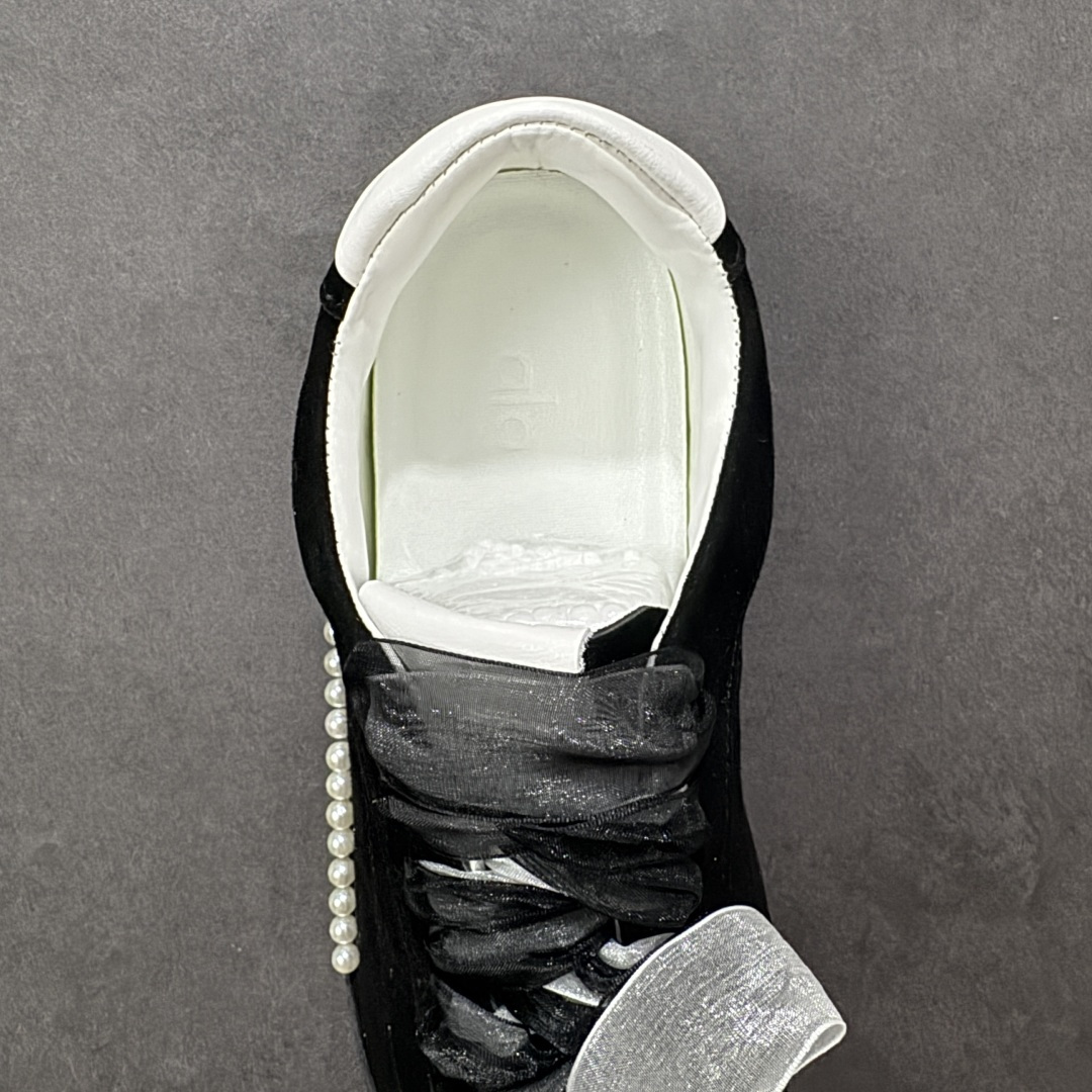 图片[7]-【定制版】alo yoga Sunset 月色舞曲 法式 少女 芭蕾风 生活休闲系带 阿甘鞋 德训鞋 原版开发 舒适百搭 网布减震透气支撑耐磨低帮 市面唯一独家私模打造 正确双层组合大底 ▪️包装：原版全套包装➕定制礼盒 ▪️面料：采用原版进口进口头层牛皮 ▪️内里垫脚：透气网➕定制内增高 ▪️大底： 原版定制防滑橡胶大底 ▪️货号：A0891U-Black(Team80-月色舞曲S-BOX) ▪️尺码：35-40 编码：TLB290300-选品中心