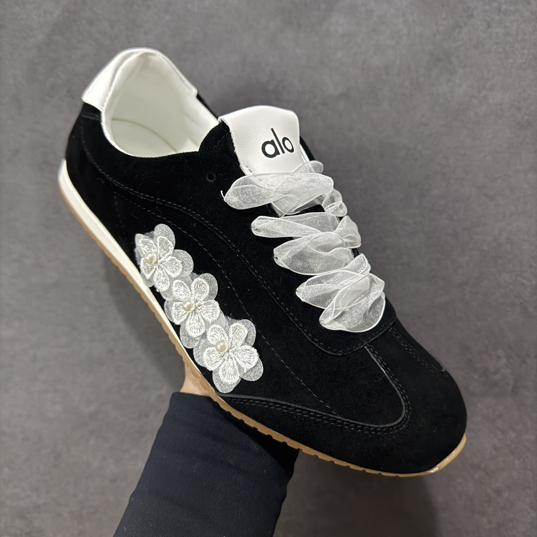 图片[3]-【定制版】alo yoga Sunset 月色舞曲 法式 少女 芭蕾风 生活休闲系带 阿甘鞋 德训鞋 原版开发 舒适百搭 网布减震透气支撑耐磨低帮 市面唯一独家私模打造 正确双层组合大底 ▪️包装：原版全套包装➕定制礼盒 ▪️面料：采用原版进口进口头层牛皮 ▪️内里垫脚：透气网➕定制内增高 ▪️大底： 原版定制防滑橡胶大底 ▪️货号：A0891U-Black(Team80-月色舞曲S-BOX) ▪️尺码：35-40 编码：TLB290300-选品中心