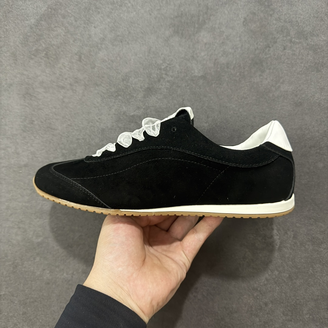 图片[2]-【定制版】alo yoga Sunset 月色舞曲 法式 少女 芭蕾风 生活休闲系带 阿甘鞋 德训鞋 原版开发 舒适百搭 网布减震透气支撑耐磨低帮 市面唯一独家私模打造 正确双层组合大底 ▪️包装：原版全套包装➕定制礼盒 ▪️面料：采用原版进口进口头层牛皮 ▪️内里垫脚：透气网➕定制内增高 ▪️大底： 原版定制防滑橡胶大底 ▪️货号：A0891U-Black(Team80-月色舞曲S-BOX) ▪️尺码：35-40 编码：TLB290300-选品中心