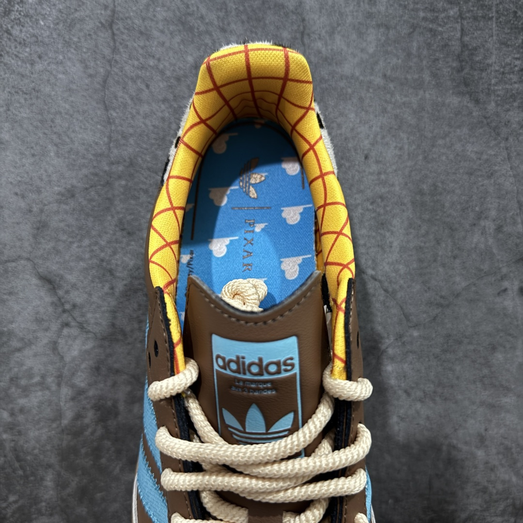 图片[8]-【RS纯原】Toy Story x adidas originals SAMBA OG桑巴舞系列绅士德训足球风百搭低帮休闲运动板鞋 JI4219 市面顶级品质 此版鞋身全部采用进口原厂头层皮 原厂头层 区分市面偷工减料！ 这款桑巴鞋展示了高质量的工艺 带有装饰的超锁缝制和无缝的手感 柔软、柔软的皮革造型和标志性的3条纹完成了精致的外观 正规合身鞋带 鞋面上有绒面鞋垫 橡胶鞋底 享受正畸套筒软感 自50年代首次亮相以来就一直在赢得粉丝的青睐 尺码：36 36.5 37.5 38 38.5 39 40 40.5 41 42 42.5 43 44 44.5 45-选品中心