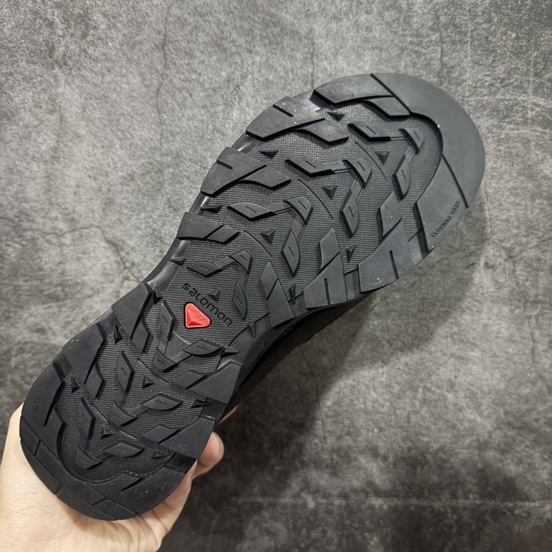 图片[9]-【W1版本】Salomon 𝐱 MM6 萨洛蒙联名马吉拉 X-Alp系列 情侣款户外休闲运动鞋 原版购入开发 做货 这款由MM6全新演绎的X-AIp专注于其空气动力学的外观上，标志性白色与奶油色带来都市风格 鞋舌上的MM6 数字标志就像一枚手工印章，与SALOMON大胆而高科技的LOGO相得益彰 另一双则以纯粹的黑色打造，突出富质感的细节，标志性运动鞋被提炼为新的都市经典 为 SALOMON带来静谧气息 配送专柜精美包装 面料： 原版进口牛皮+透气网面 内里：原版进口透气网里 鞋底：原版开模防滑橡胶大底 底厚：4CM 尺码： 36 36.5 37.5 38 38.5 39 40 440.5 41 42 42.5 43 44 44.5 45-选品中心