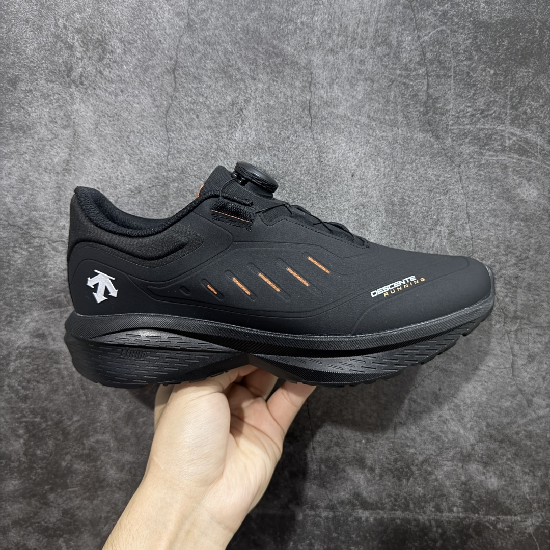 【莞产纯原】迪桑特DESCENTE RUNNING DFLUID流体鞋缓震BOA防水回弹支撑跑步鞋 男款 官方同步上架 适合技术路线单日徒步穿着 受到长途野外跑步鞋的启发 适合在变化的地形上进行快速轻快的徒步旅行穿着,舒适而有支撑性,使您充满信心。该设计与脚部融为一体,可最大限度地减少摩擦 尺码:39-45-选品中心