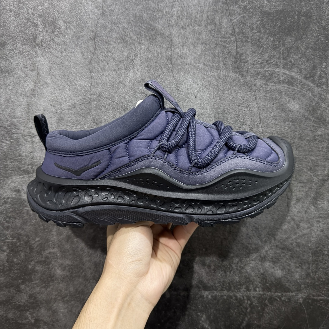 【GX版本】HOKA ONE ONE Ora Primo 舒适防滑低帮生活休闲鞋棉鞋 虽然是以一脚蹬作为设计理念 但完全不会出现不跟脚的情况 可以看到带有一部分后跟 做到不束缚同时可以有效防止掉跟 厚度可观的鞋垫上带有凸起的纹理 上脚不会有异物感并防止打滑 鞋底搭载滚动平衡技术 为玩家提供缓震支持与舒适脚感 尺码：36 36.5 37.5 38 38.5 39 40 40.5 41 42 42.5 43 44 44.5 45 46 47-选品中心