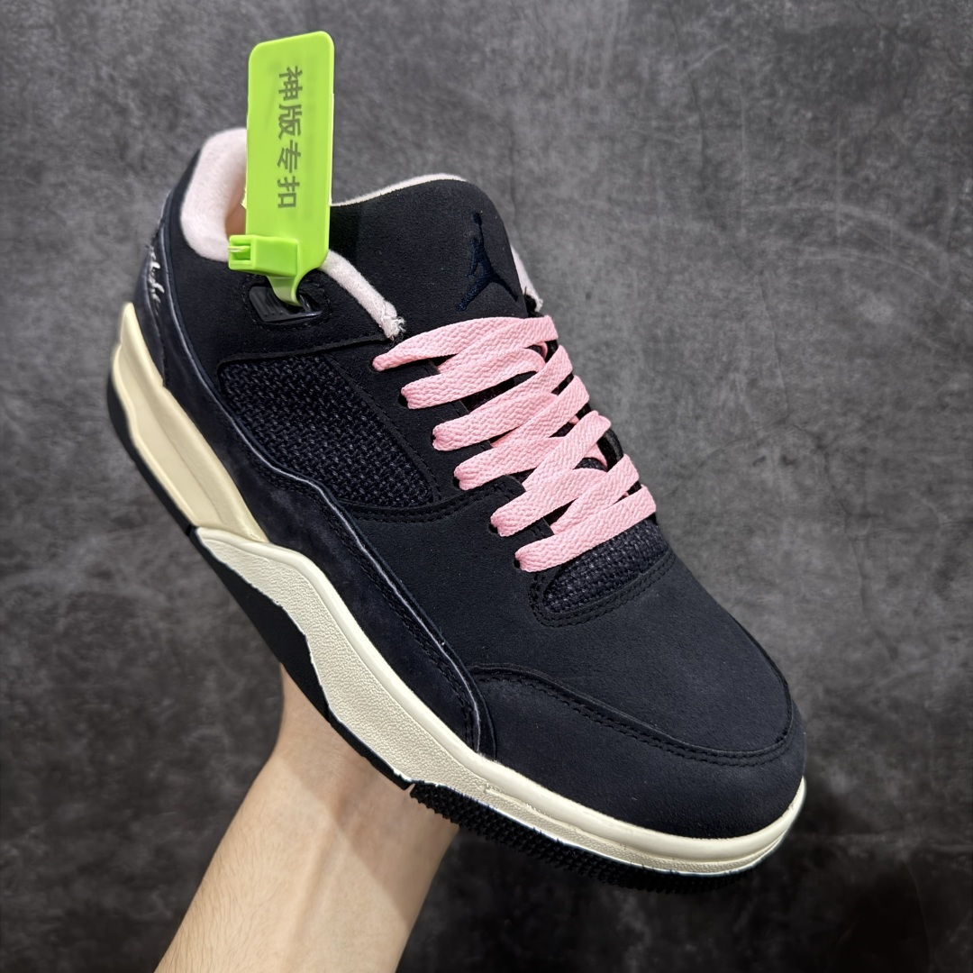 图片[3]-【神版】Air Jordan 4 Retro Flight Court 低帮 黑粉 AJ4 乔丹4代 aj4 乔4 低邦 黑粉 乔丹篮球鞋系列 头层带半码 区别市场通货 鞋款整体以黑色翻毛皮打造，搭配侧身黑色麂皮框架，鞋舌及后跟Jumpman Logo分别采用黑色、灰色刺绣点缀，后跟侧身Flighth字样也辅以灰色刺绣呈现，秉承轻量化的速度型篮球鞋设计思想完成设计，降低重量的同时提升舒适度，中底延续前作使用了分离式后掌可视化Air Soleb气垫。鞋带孔和后跟鞋提以籃网为造型灵感，将篮球运动巧妙融入到鞋款的设计之中，使鞋身整体富有流动性、节奏感和优雅气质。 货号：HF3255-012 尺码：36 36.5 37.5 38 38.5 39 40 40.5 41 42 42.5 43 44 44.5 45-选品中心