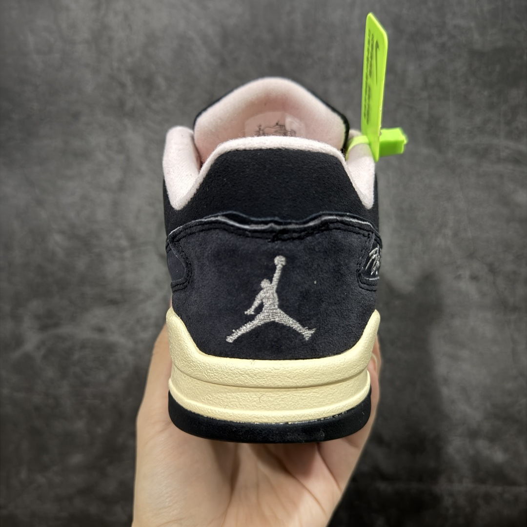 图片[4]-【神版】Air Jordan 4 Retro Flight Court 低帮 黑粉 AJ4 乔丹4代 aj4 乔4 低邦 黑粉 乔丹篮球鞋系列 头层带半码 区别市场通货 鞋款整体以黑色翻毛皮打造，搭配侧身黑色麂皮框架，鞋舌及后跟Jumpman Logo分别采用黑色、灰色刺绣点缀，后跟侧身Flighth字样也辅以灰色刺绣呈现，秉承轻量化的速度型篮球鞋设计思想完成设计，降低重量的同时提升舒适度，中底延续前作使用了分离式后掌可视化Air Soleb气垫。鞋带孔和后跟鞋提以籃网为造型灵感，将篮球运动巧妙融入到鞋款的设计之中，使鞋身整体富有流动性、节奏感和优雅气质。 货号：HF3255-012 尺码：36 36.5 37.5 38 38.5 39 40 40.5 41 42 42.5 43 44 44.5 45-选品中心