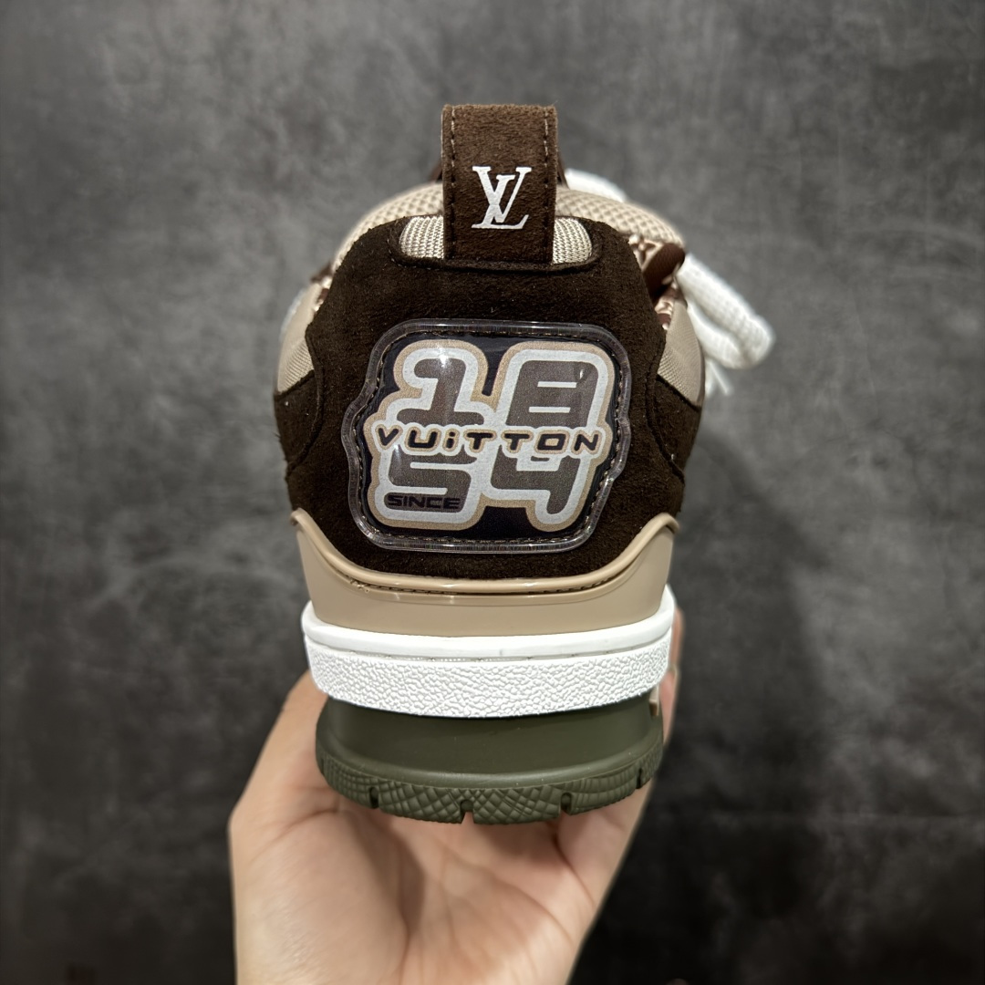 图片[4]-【纯原礼盒版】Louis Vuitton LV Skate时装走秀圆头系带运动鞋 完美鞋型超高的清洁度 零毛边线头瑕疵 全套原楦原纸版原鞋开模 全网最具灵魂的版型 正确原装黄色鞋盒 正确中底印花 鞋面印花3D高频深度立体 全鞋电脑针车 紧密相连 针距密度一致 环保乳胶注塑鞋垫 厚度脚感还原原版 皮面裁剪部位 统一油边封口工艺 原装橡胶大底含胶量大底组合零偏差 专柜全套包装 防尘袋 说明书 质保卡 男女鞋 尺码：35-46-选品中心