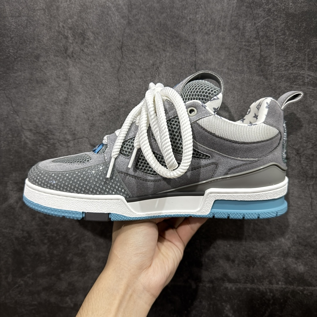 图片[2]-【纯原礼盒版】Louis Vuitton LV Skate时装走秀圆头系带运动鞋 完美鞋型超高的清洁度 零毛边线头瑕疵 全套原楦原纸版原鞋开模 全网最具灵魂的版型 正确原装黄色鞋盒 正确中底印花 鞋面印花3D高频深度立体 全鞋电脑针车 紧密相连 针距密度一致 环保乳胶注塑鞋垫 厚度脚感还原原版 皮面裁剪部位 统一油边封口工艺 原装橡胶大底含胶量大底组合零偏差 专柜全套包装 防尘袋 说明书 质保卡 男女鞋 尺码：35-46-选品中心