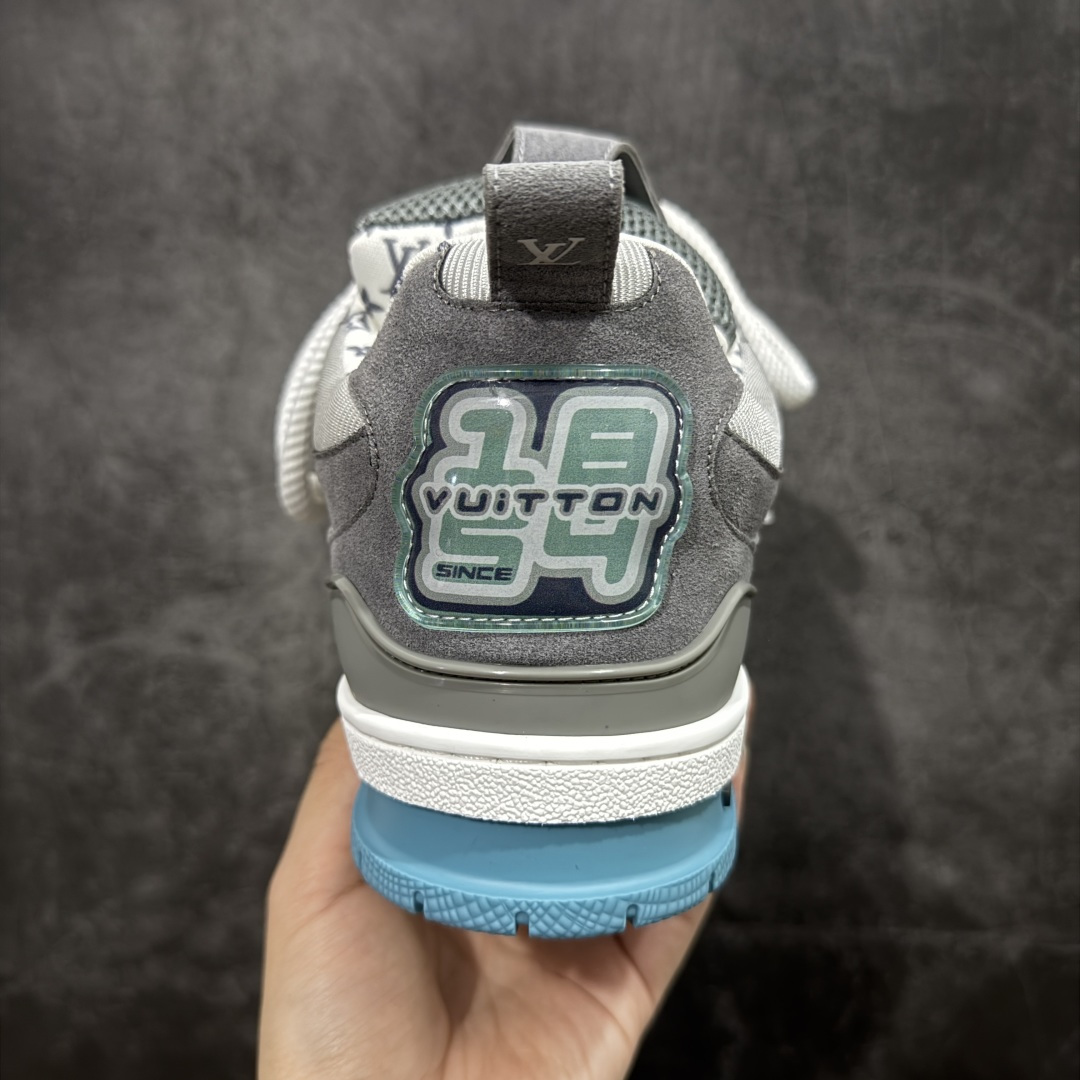 图片[4]-【纯原礼盒版】Louis Vuitton LV Skate时装走秀圆头系带运动鞋 完美鞋型超高的清洁度 零毛边线头瑕疵 全套原楦原纸版原鞋开模 全网最具灵魂的版型 正确原装黄色鞋盒 正确中底印花 鞋面印花3D高频深度立体 全鞋电脑针车 紧密相连 针距密度一致 环保乳胶注塑鞋垫 厚度脚感还原原版 皮面裁剪部位 统一油边封口工艺 原装橡胶大底含胶量大底组合零偏差 专柜全套包装 防尘袋 说明书 质保卡 男女鞋 尺码：35-46-选品中心