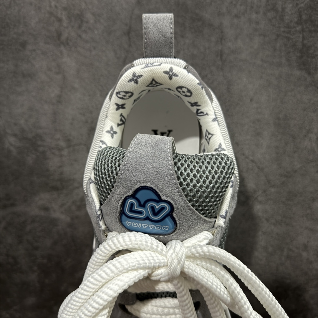 图片[8]-【纯原礼盒版】Louis Vuitton LV Skate时装走秀圆头系带运动鞋 完美鞋型超高的清洁度 零毛边线头瑕疵 全套原楦原纸版原鞋开模 全网最具灵魂的版型 正确原装黄色鞋盒 正确中底印花 鞋面印花3D高频深度立体 全鞋电脑针车 紧密相连 针距密度一致 环保乳胶注塑鞋垫 厚度脚感还原原版 皮面裁剪部位 统一油边封口工艺 原装橡胶大底含胶量大底组合零偏差 专柜全套包装 防尘袋 说明书 质保卡 男女鞋 尺码：35-46-选品中心