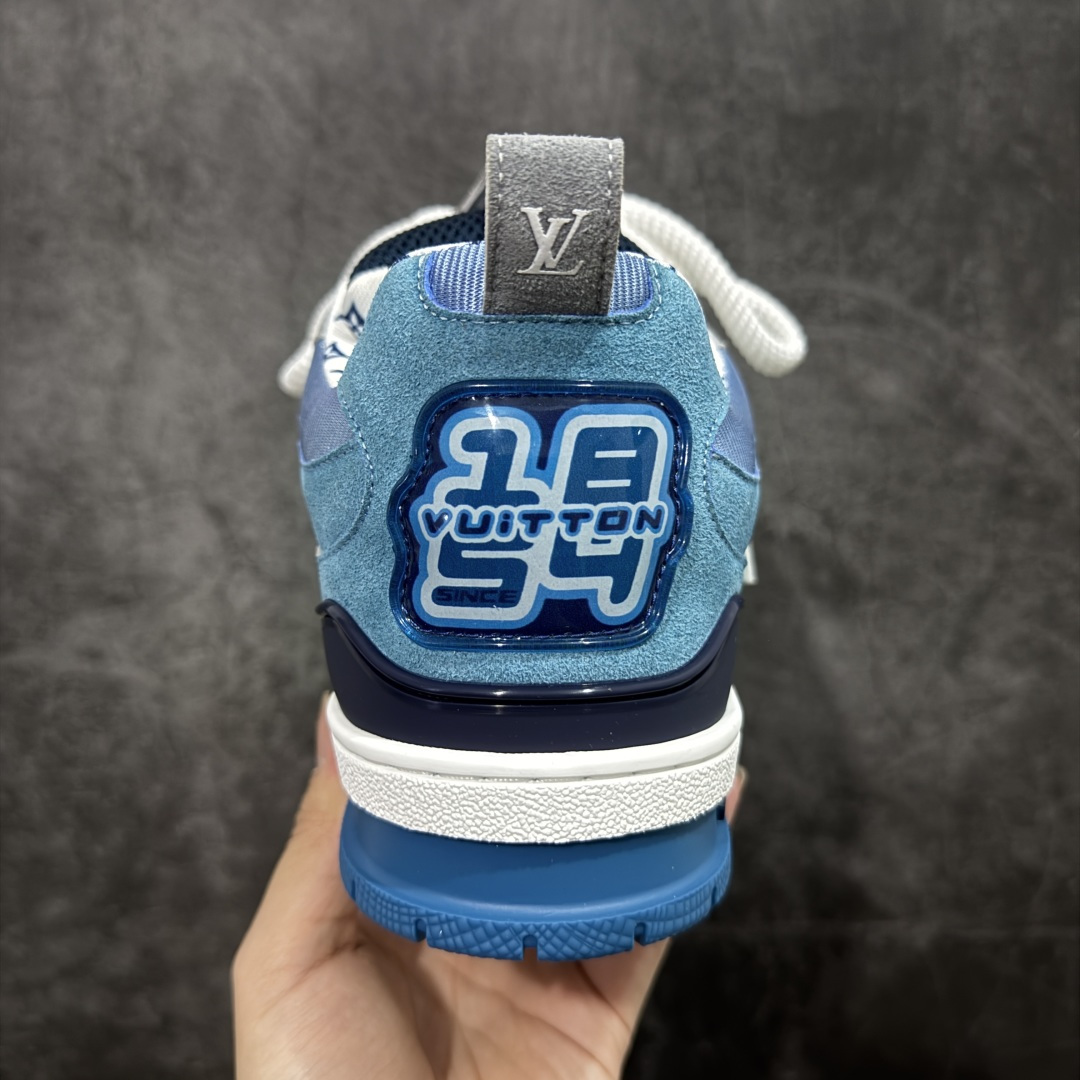 图片[4]-【纯原礼盒版】Louis Vuitton LV Skate时装走秀圆头系带运动鞋 完美鞋型超高的清洁度 零毛边线头瑕疵 全套原楦原纸版原鞋开模 全网最具灵魂的版型 正确原装黄色鞋盒 正确中底印花 鞋面印花3D高频深度立体 全鞋电脑针车 紧密相连 针距密度一致 环保乳胶注塑鞋垫 厚度脚感还原原版 皮面裁剪部位 统一油边封口工艺 原装橡胶大底含胶量大底组合零偏差 专柜全套包装 防尘袋 说明书 质保卡 男女鞋 尺码：35-46-选品中心