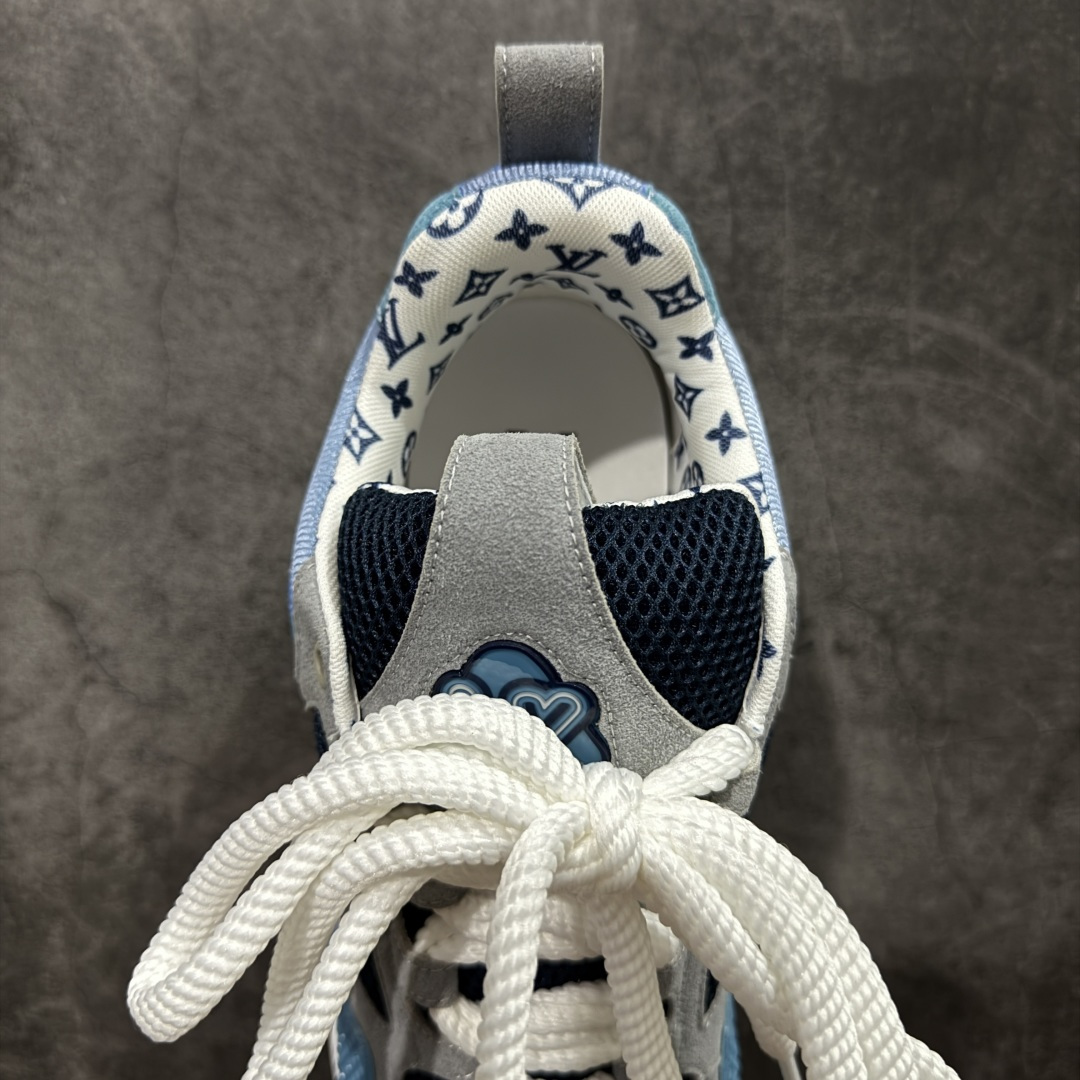 图片[8]-【纯原礼盒版】Louis Vuitton LV Skate时装走秀圆头系带运动鞋 完美鞋型超高的清洁度 零毛边线头瑕疵 全套原楦原纸版原鞋开模 全网最具灵魂的版型 正确原装黄色鞋盒 正确中底印花 鞋面印花3D高频深度立体 全鞋电脑针车 紧密相连 针距密度一致 环保乳胶注塑鞋垫 厚度脚感还原原版 皮面裁剪部位 统一油边封口工艺 原装橡胶大底含胶量大底组合零偏差 专柜全套包装 防尘袋 说明书 质保卡 男女鞋 尺码：35-46-选品中心