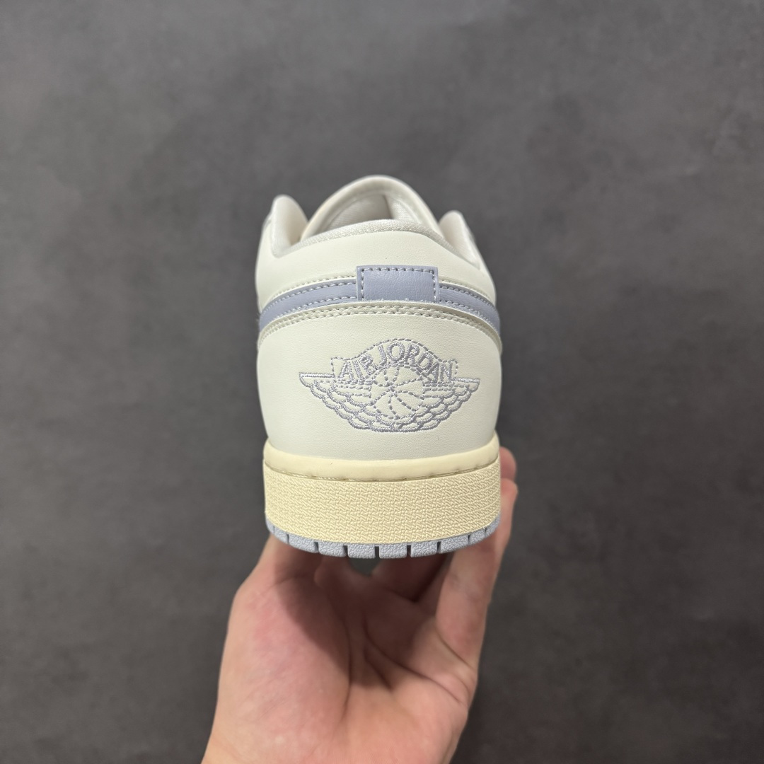 图片[4]-【K版纯原】Air Jordan AJ1 Low 低帮 灰绿 DC0774-106 全新流水线出品 市场第二梯队最强版 全部原鞋开发 原楦原纸板开发 全鞋电脑针车 原厂内置全掌气垫 原盒内在原标 唯一Zp原版鞋带绑法 免检产品 全新2022版型 全头层皮料 完美零毛边处理 原厂配置全掌气垫 价格定位良心 新配色陆续出货 尺码： 36-46-选品中心