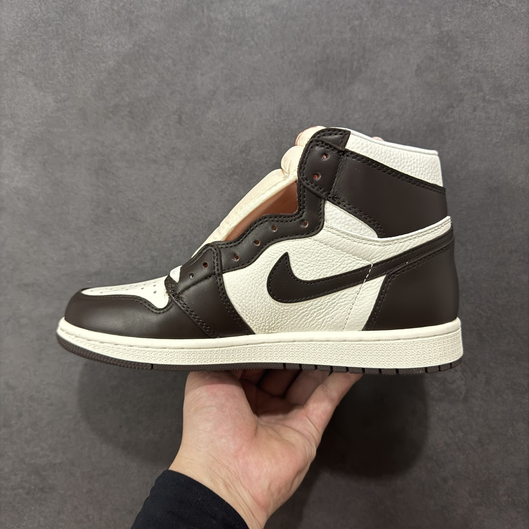 图片[2]-【公司级头层版】Air Jordan 1 High OG 高帮 白棕 AJ1 乔丹1代 aj1 乔1 高邦 金人吊牌 乔丹篮球鞋系列555088-101 采用正确头层皮组合荔枝纹头层皮革鞋面材质 中底注胶孔及缜密中底拉帮工艺 内置气垫及耐磨橡胶大底 尺码：36-47-选品中心