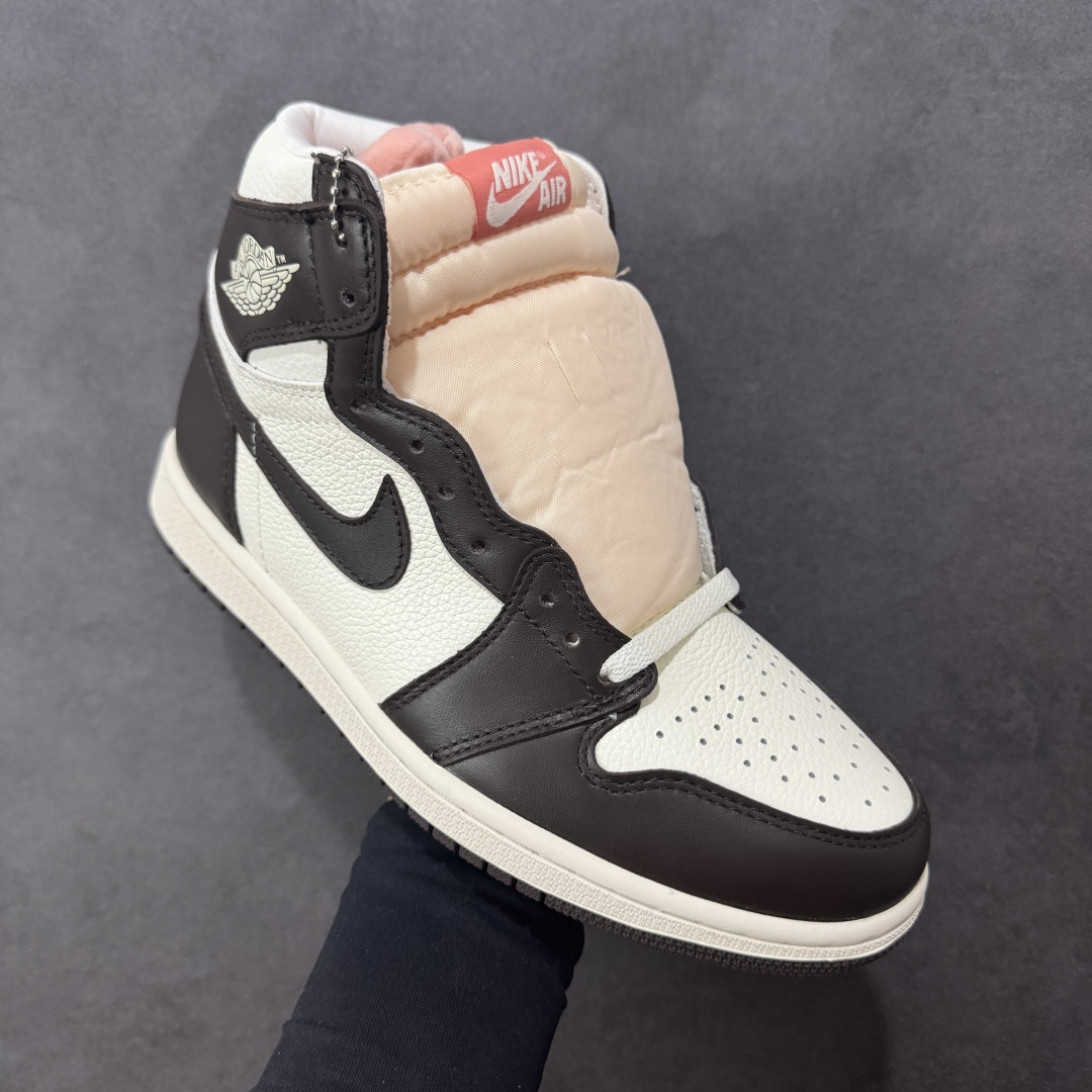 图片[3]-【公司级头层版】Air Jordan 1 High OG 高帮 白棕 AJ1 乔丹1代 aj1 乔1 高邦 金人吊牌 乔丹篮球鞋系列555088-101 采用正确头层皮组合荔枝纹头层皮革鞋面材质 中底注胶孔及缜密中底拉帮工艺 内置气垫及耐磨橡胶大底 尺码：36-47-选品中心