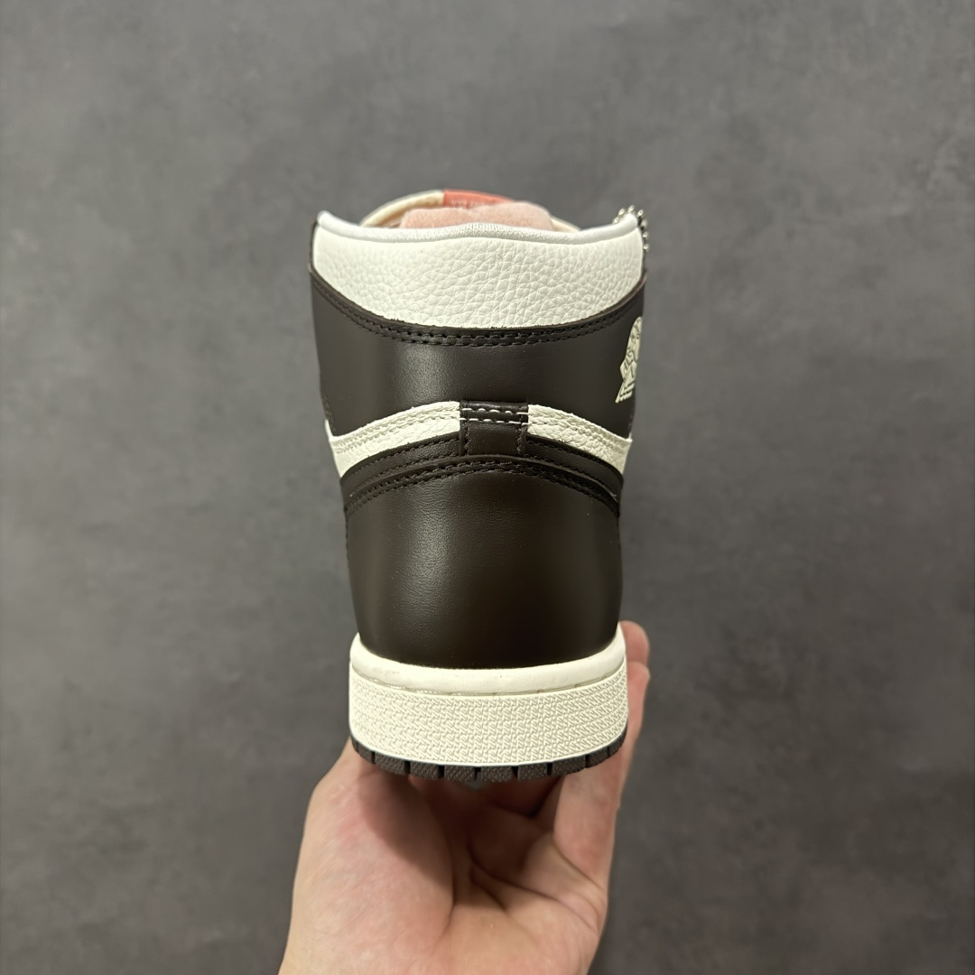 图片[4]-【公司级头层版】Air Jordan 1 High OG 高帮 白棕 AJ1 乔丹1代 aj1 乔1 高邦 金人吊牌 乔丹篮球鞋系列555088-101 采用正确头层皮组合荔枝纹头层皮革鞋面材质 中底注胶孔及缜密中底拉帮工艺 内置气垫及耐磨橡胶大底 尺码：36-47-选品中心