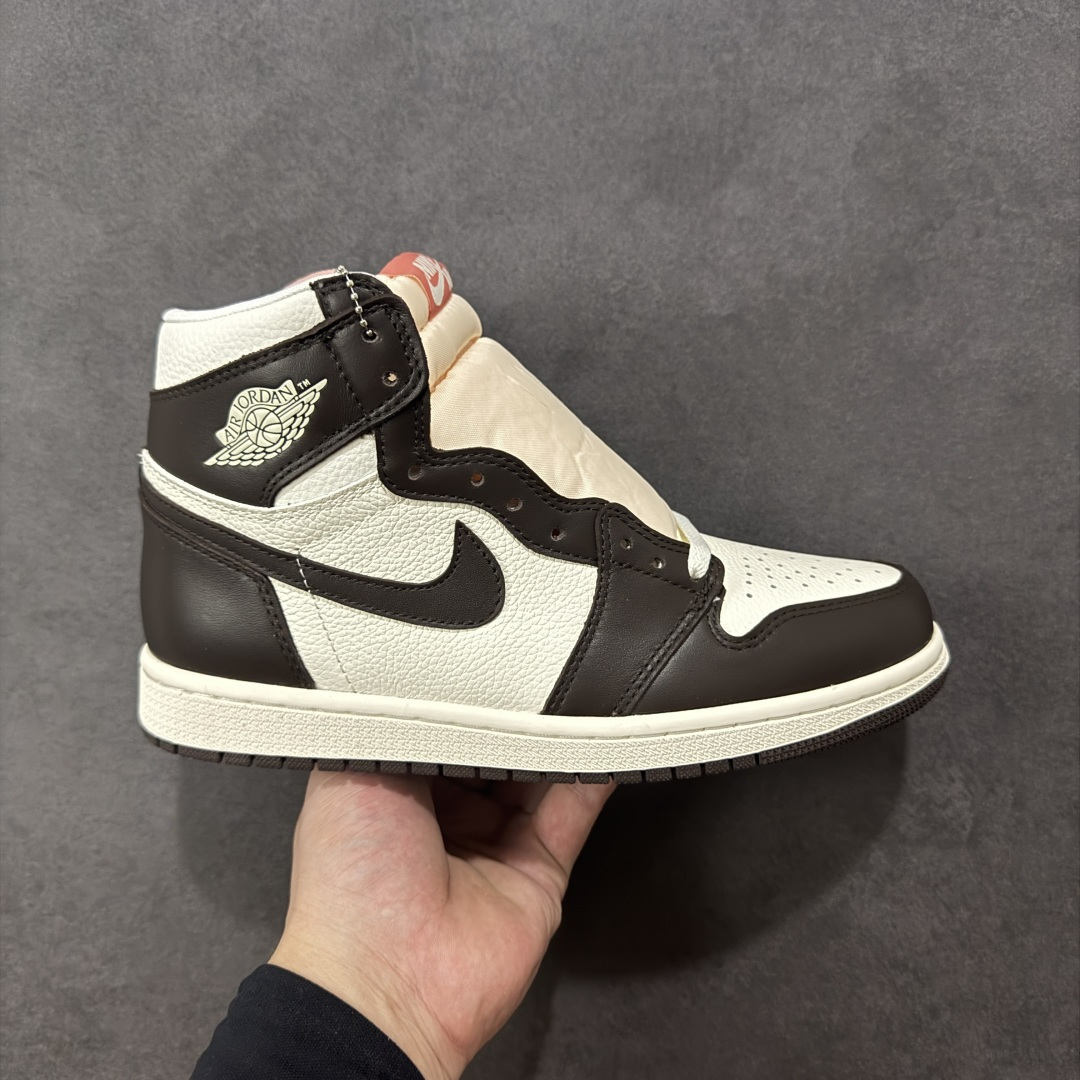 【公司级头层版】Air Jordan 1 High OG 高帮 白棕 AJ1 乔丹1代 aj1 乔1 高邦 金人吊牌 乔丹篮球鞋系列555088-101 采用正确头层皮组合荔枝纹头层皮革鞋面材质 中底注胶孔及缜密中底拉帮工艺 内置气垫及耐磨橡胶大底 尺码:36-47-选品中心